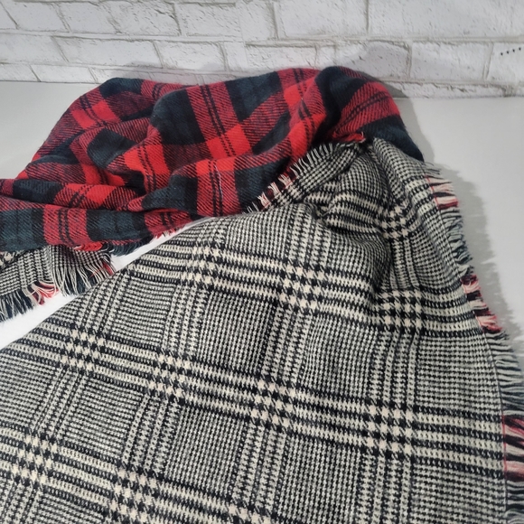 Nordstrom plaid print blanket scarf - Picture 10 of 16